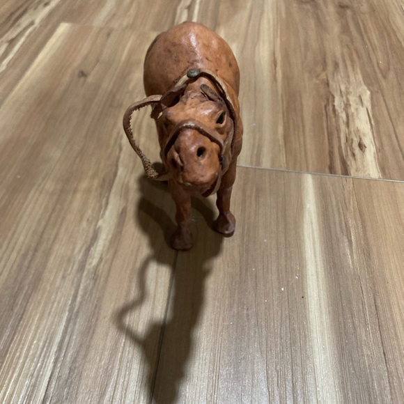 Camel Sculpture in Aged Leather from Liberty's London Vintage 1940’s/50’s - Picture 2 of 5